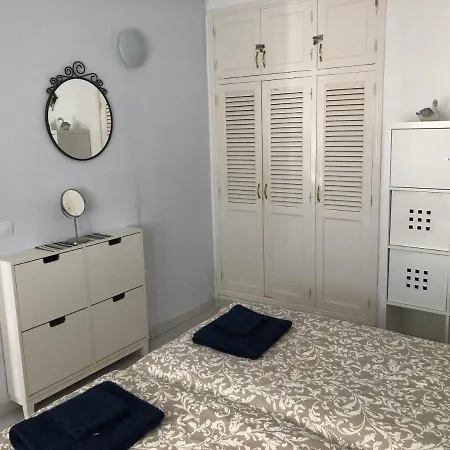 Casa Eef - One Bedroom Close To The With A Communal Pool 公寓 *