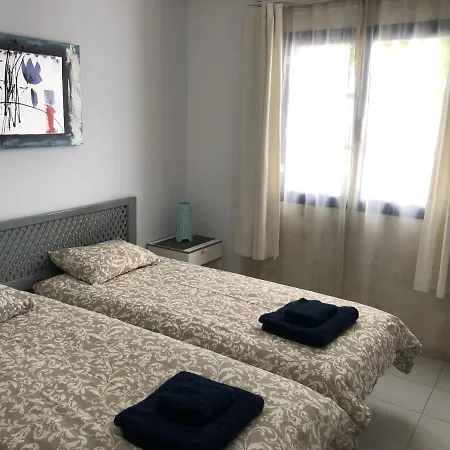 Casa Eef - One Bedroom Close To The With A Communal Pool 公寓